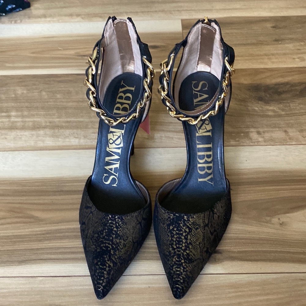 NWT!!! Sam and Libby black Gold Chain heel